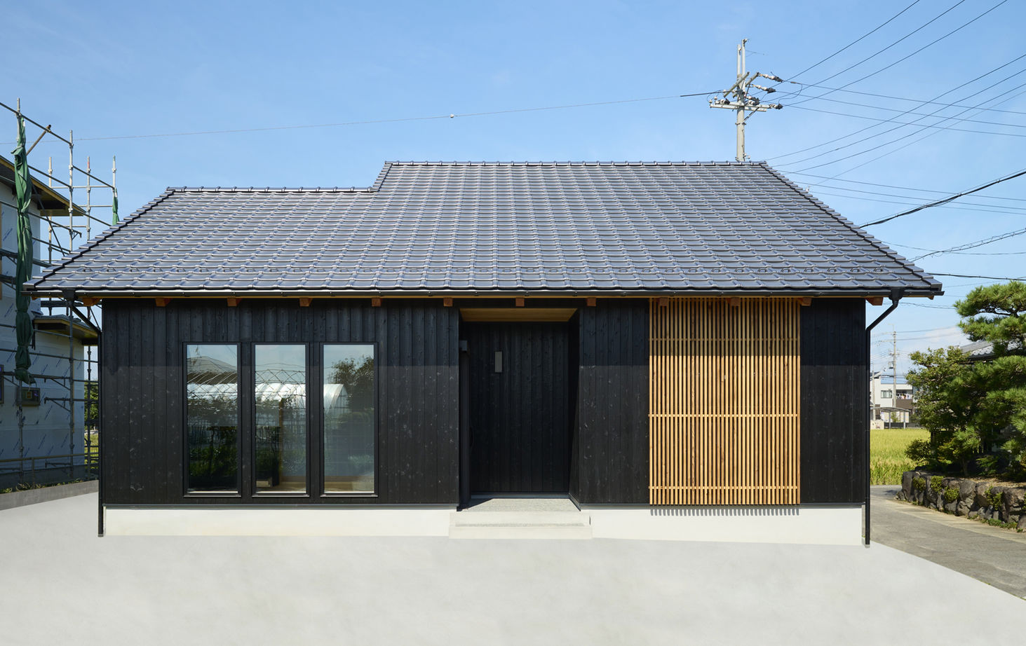 荒川建設 しげや 【滋賀県野洲市/2000万円台/平屋風】動線に恵まれ、家族の絆が深まる家。迫力ある大屋根と土間がお気に入りの建築実例画像2