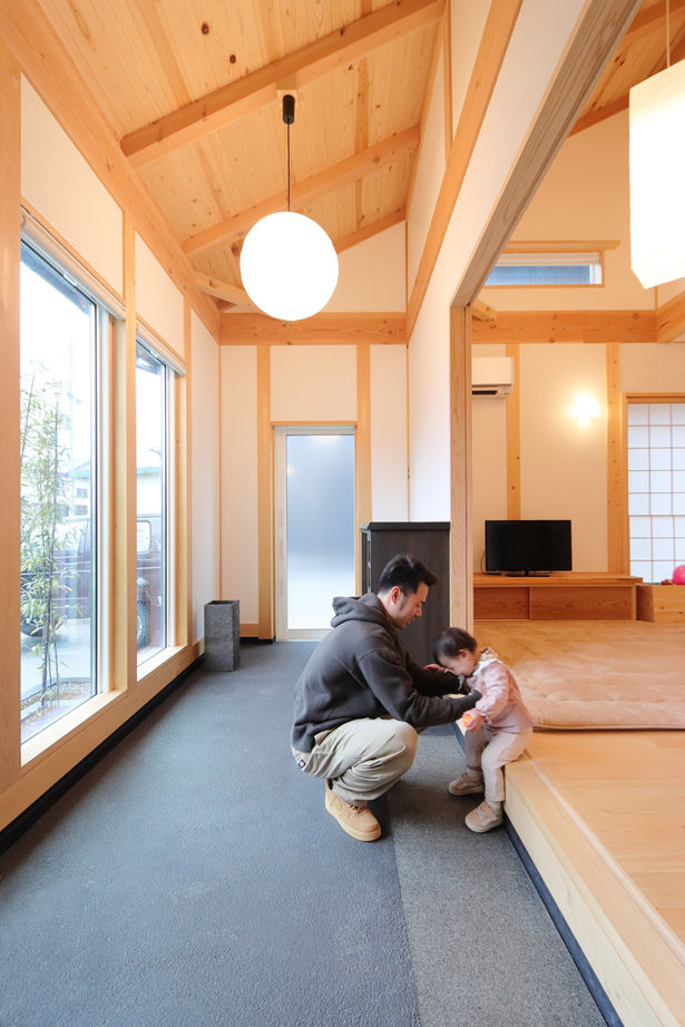 荒川建設 しげや 【滋賀県野洲市/2000万円台/平屋風】動線に恵まれ、家族の絆が深まる家。迫力ある大屋根と土間がお気に入りの建築実例画像4