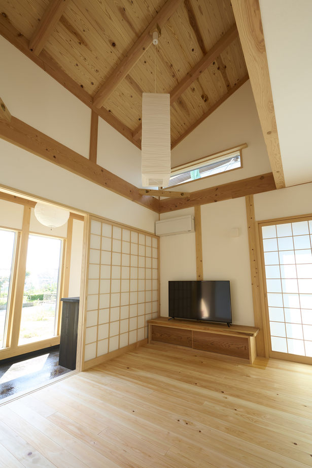 荒川建設 しげや 【滋賀県野洲市/2000万円台/平屋風】動線に恵まれ、家族の絆が深まる家。迫力ある大屋根と土間がお気に入りの建築実例画像10