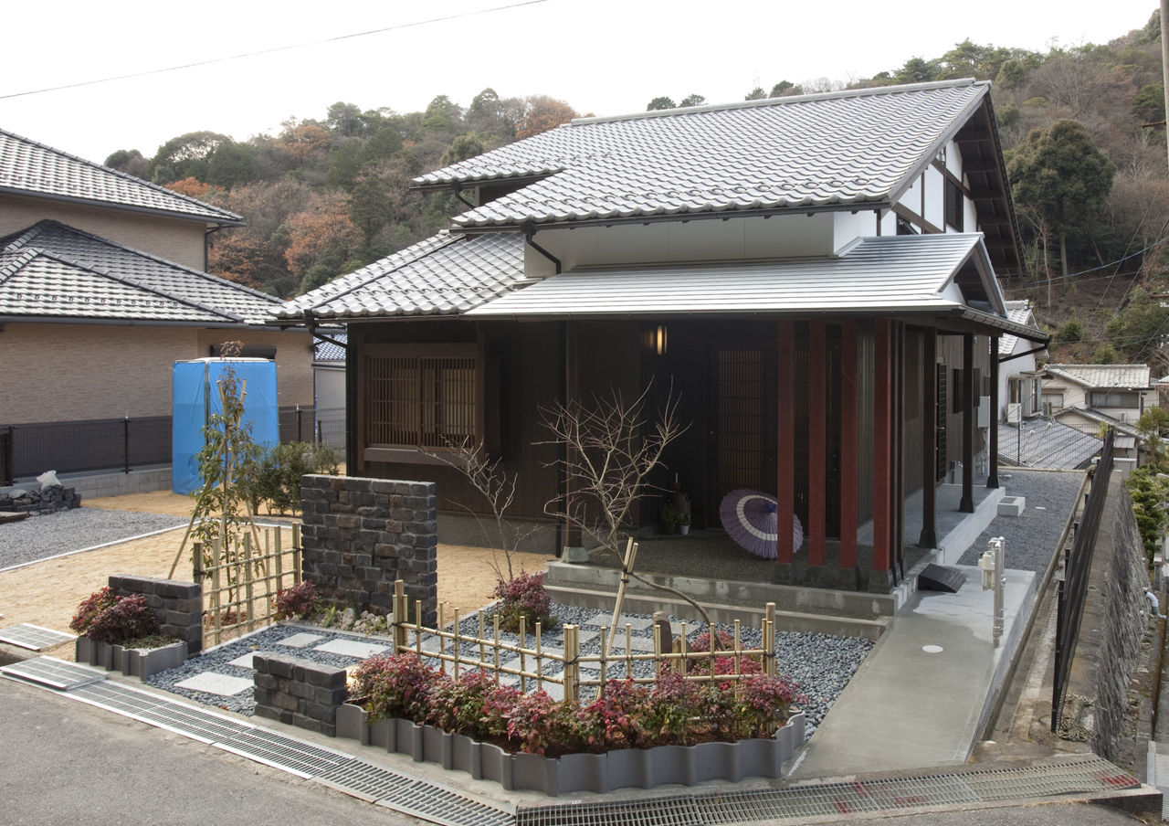 荒川建設 しげや 【滋賀県大津市】冬の暖かさにも納得。本物の木に包まれたリビングに家族が集う家の建築実例画像