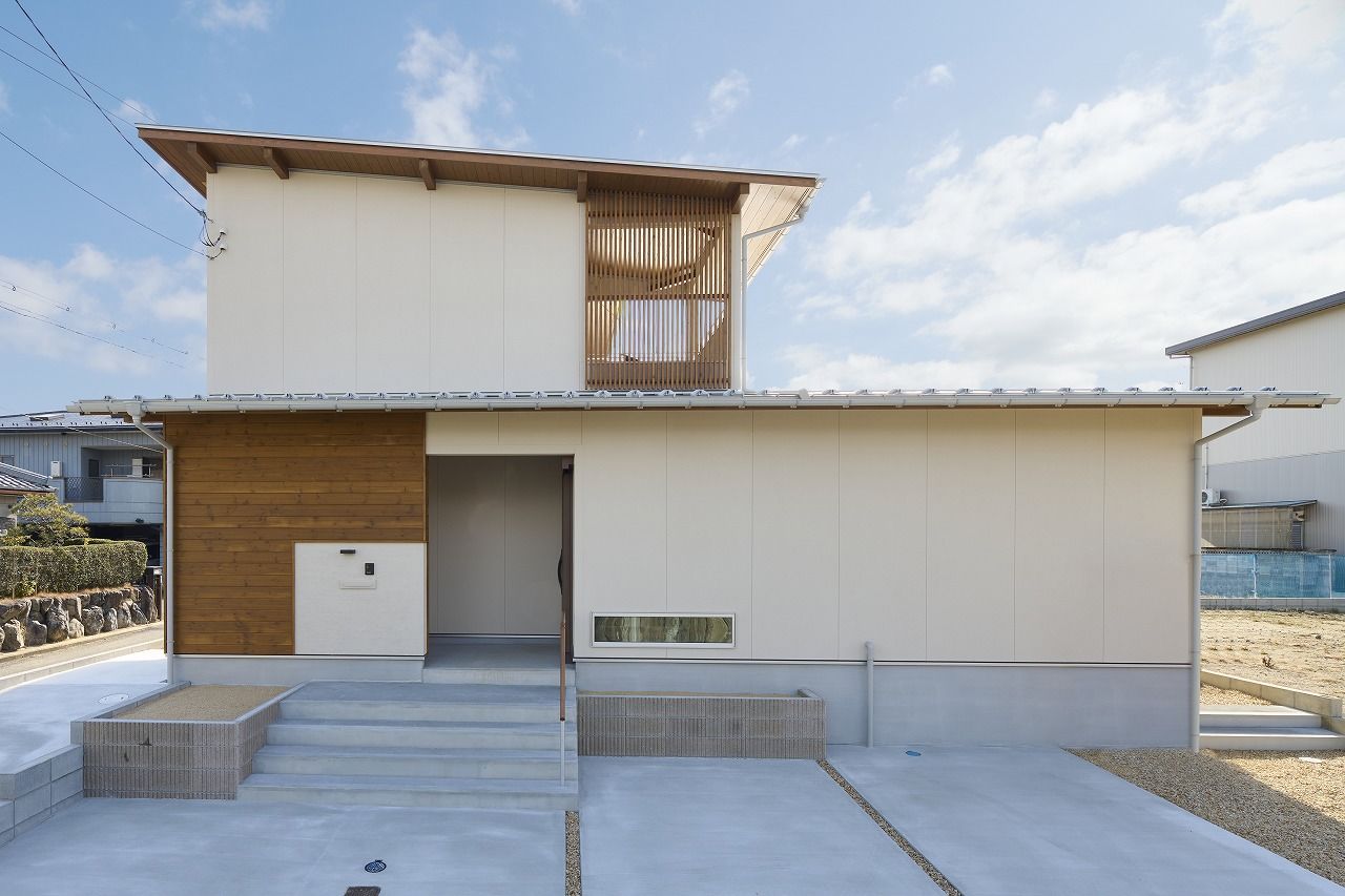 荒川建設 しげや 【滋賀県守山市/2400万円】本物の木をふんだんに使ったシンプル＆ナチュラルな家。造作物が個性をプラスの建築実例画像