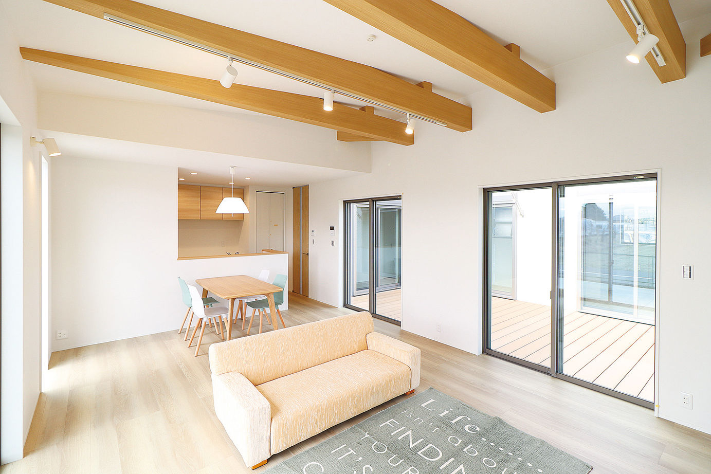 マッケンジーハウス(厚木・平塚・秦野) 【1000万円台/30坪台/平屋】コの字型の間取りでプライバシーにも配慮。家族の時間を大切にできる平屋の建築実例画像2