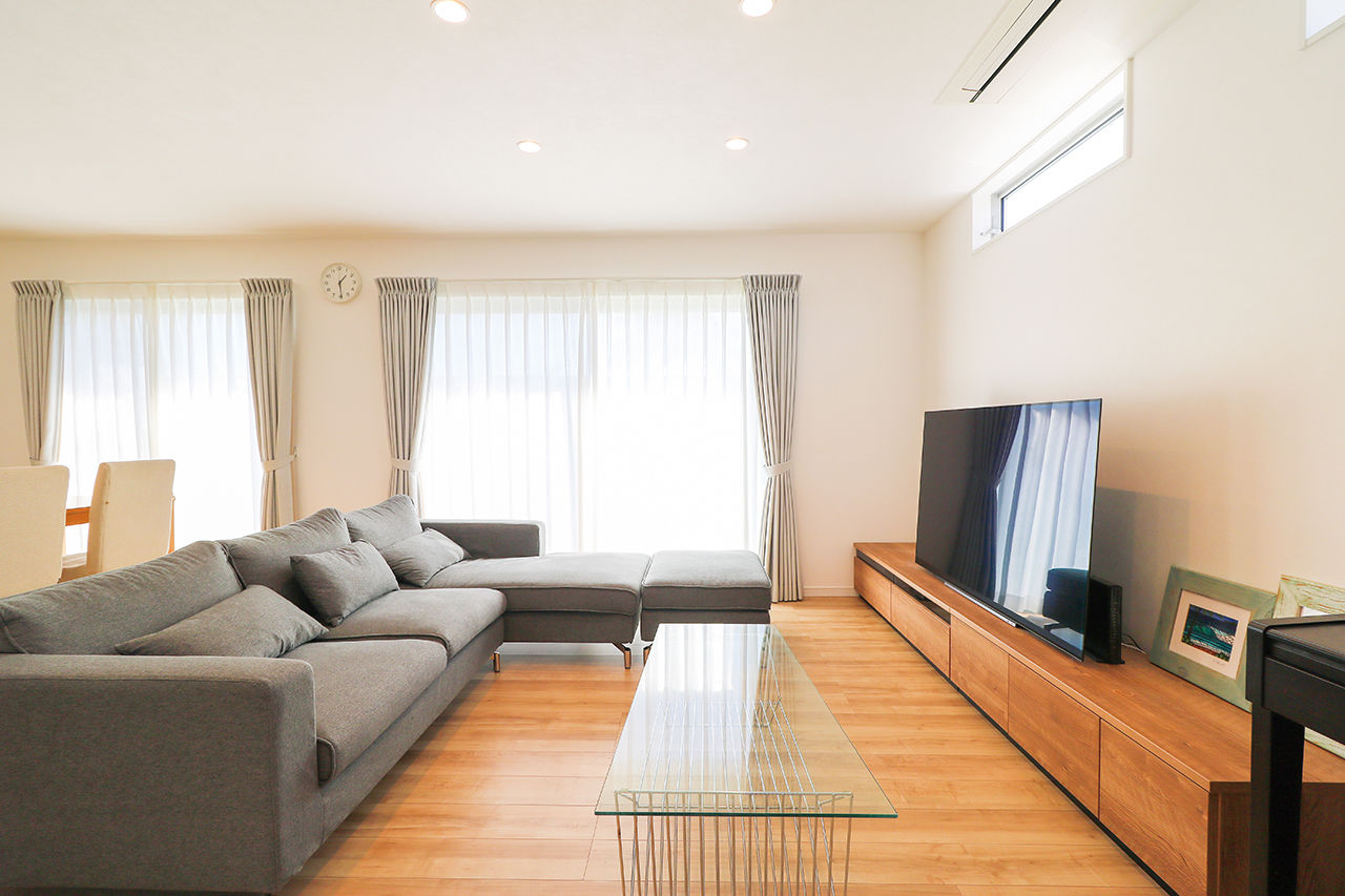 マッケンジーハウス(厚木・平塚・秦野) 【塗り壁／屋上テラス】ヌックとスカイバルコニーが映えるホワイトハウスの建築実例画像3