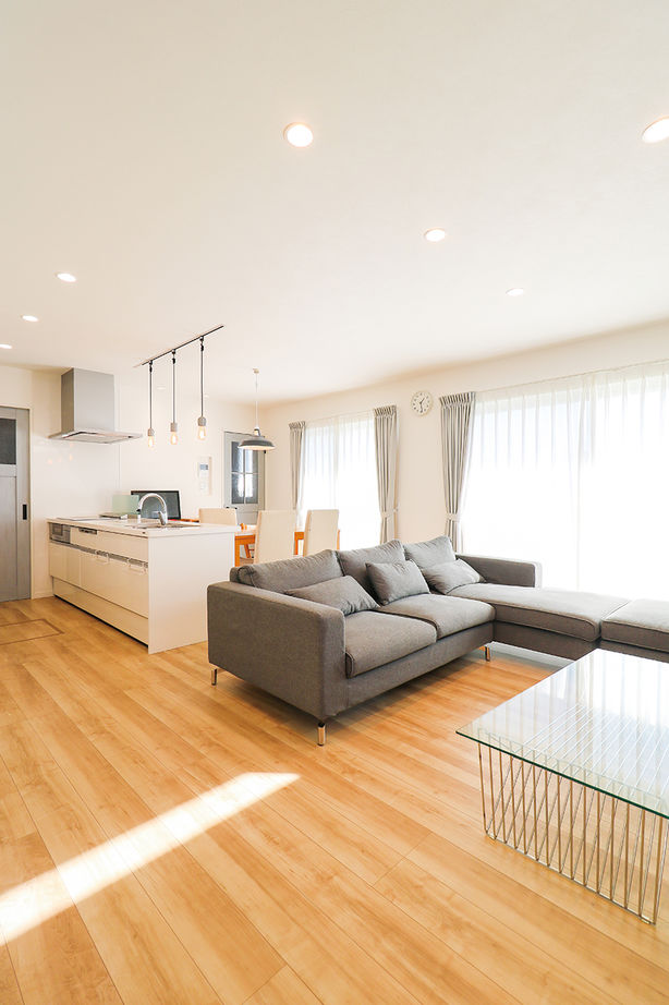 マッケンジーハウス(厚木・平塚・秦野) 【塗り壁／屋上テラス】ヌックとスカイバルコニーが映えるホワイトハウスの建築実例画像4