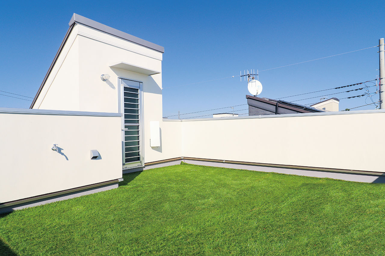 マッケンジーハウス(厚木・平塚・秦野) 【塗り壁／屋上テラス】ヌックとスカイバルコニーが映えるホワイトハウスの建築実例画像5