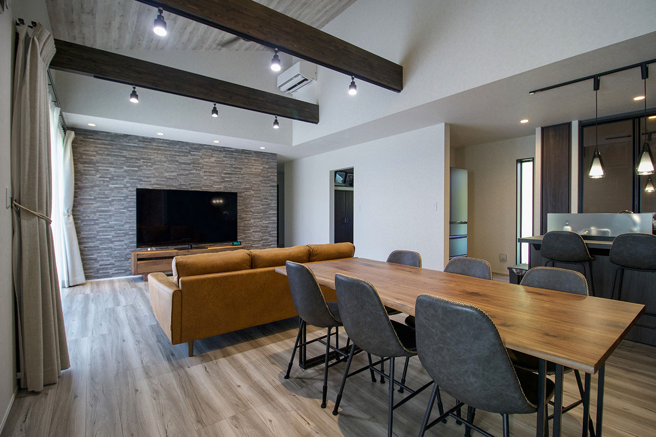 マッケンジーハウス(厚木・平塚・秦野) 【平屋／ウッドデッキ／和洋折衷デザイン】丸窓とカバードポーチのある和洋折衷アメリカンハウスの建築実例画像4