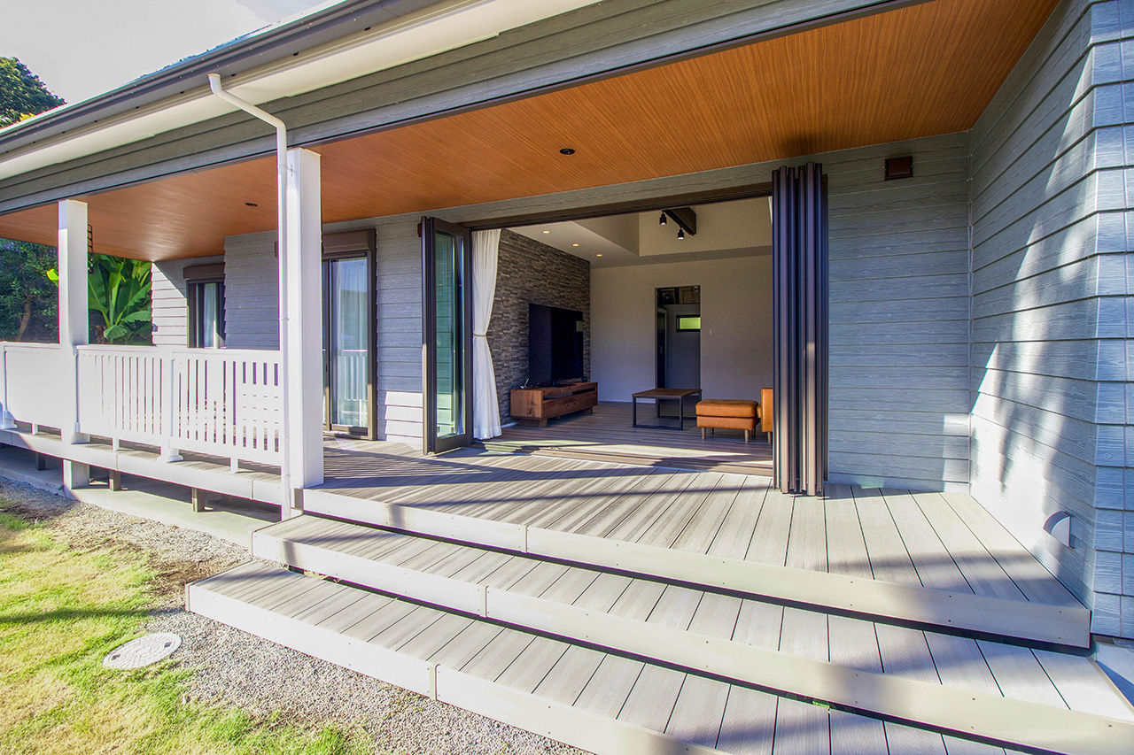 マッケンジーハウス(厚木・平塚・秦野) 【平屋／ウッドデッキ／和洋折衷デザイン】丸窓とカバードポーチのある和洋折衷アメリカンハウスの建築実例画像5