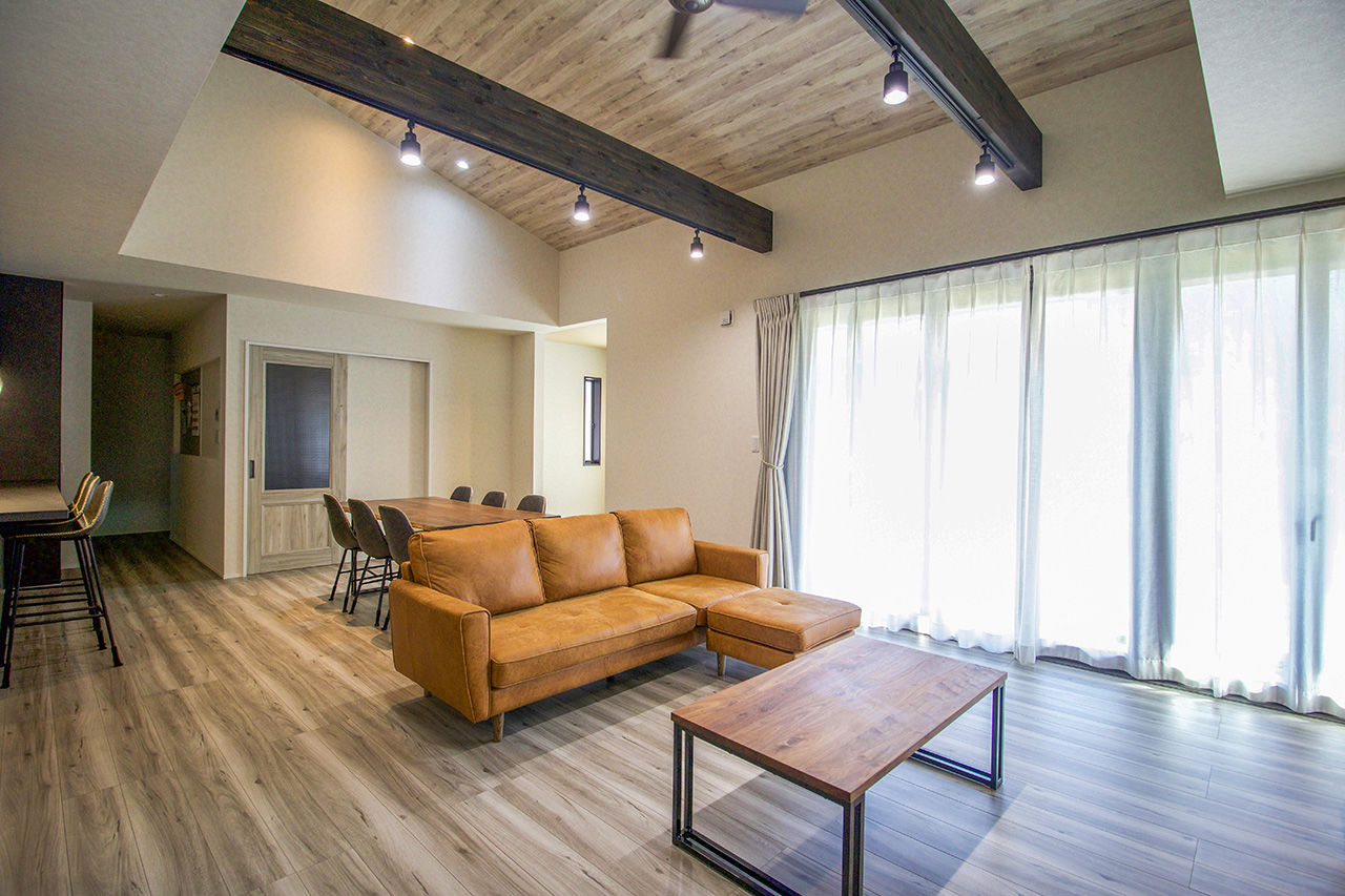 マッケンジーハウス(厚木・平塚・秦野) 【平屋／ウッドデッキ／和洋折衷デザイン】丸窓とカバードポーチのある和洋折衷アメリカンハウスの建築実例画像6