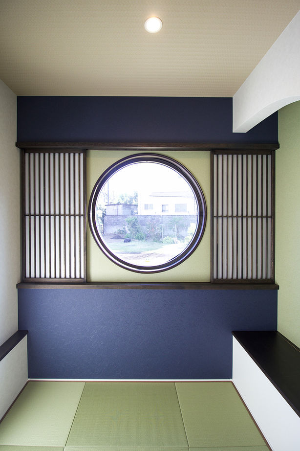 マッケンジーハウス(厚木・平塚・秦野) 【平屋／ウッドデッキ／和洋折衷デザイン】丸窓とカバードポーチのある和洋折衷アメリカンハウスの建築実例画像8