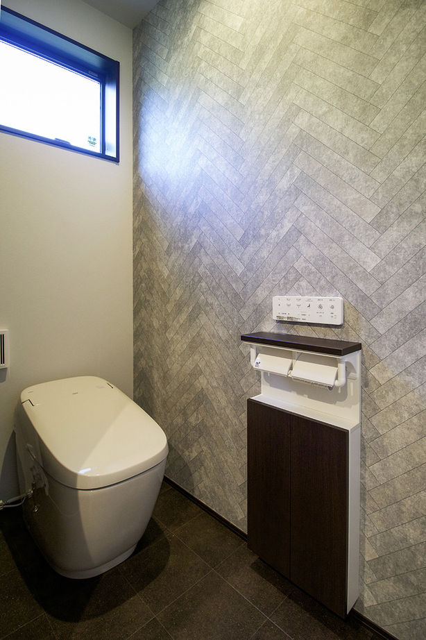 マッケンジーハウス(厚木・平塚・秦野) 【平屋／ウッドデッキ／和洋折衷デザイン】丸窓とカバードポーチのある和洋折衷アメリカンハウスの建築実例画像10