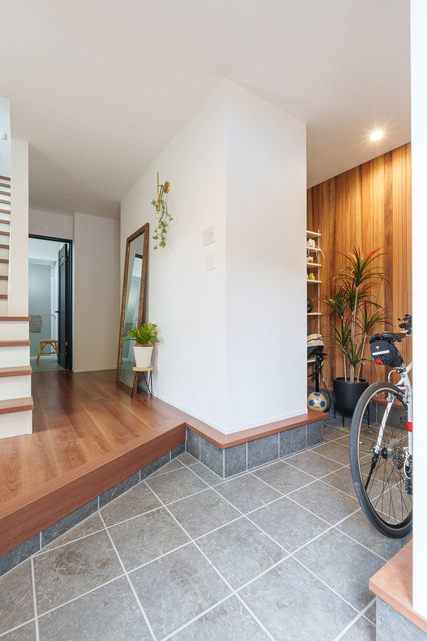 マッケンジーハウス(厚木・平塚・秦野) 【2階リビング／家事動線／収納充実】好きな家具に調和する住まい。山の緑を愉しむリビング＋バルコニーの建築実例画像9