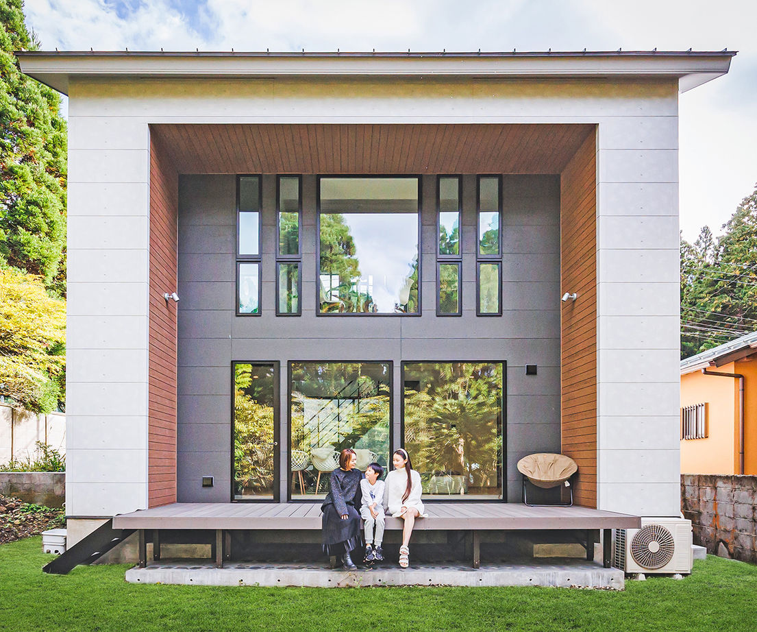 マッケンジーハウス(厚木・平塚・秦野) 【2290万円／コの字型／大開口／中庭】光と風と美しい景観を楽しむ。北側に開いた明るく開放的な邸宅の建築実例画像