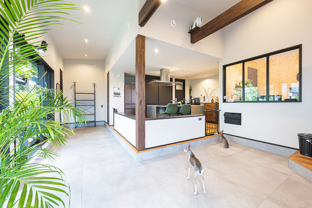 マッケンジーハウス(厚木・平塚・秦野) 【小田原市／平屋／ペット／土間】ワンちゃんとの暮らしも楽しむ、日常と非日常の間（あいわ）の家の建築実例画像2