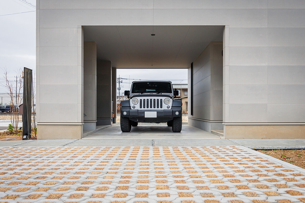 マッケンジーハウス(厚木・平塚・秦野) 【小田原市／ビルトインガレージ／2階リビング】無駄を省いたシンプルな設計で、自然の温もり溢れる木の家の建築実例画像2