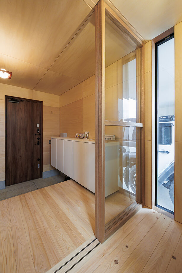 マッケンジーハウス(厚木・平塚・秦野) 【小田原市／ビルトインガレージ／2階リビング】無駄を省いたシンプルな設計で、自然の温もり溢れる木の家の建築実例画像9