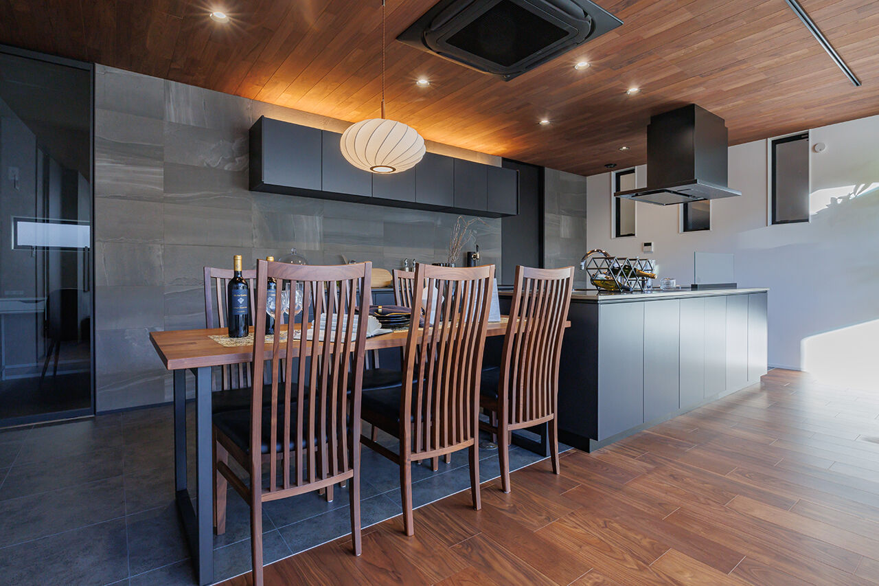 マッケンジーハウス(厚木・平塚・秦野) 【平塚市／吹抜／開放感】光と風を取り込む設計で1年中快適に。上質さを追求したデザイン性あふれる住まいの建築実例画像3