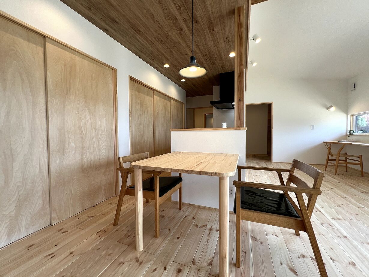 熊木建築事務所 インナーガレージのある、鎧張の平屋の建築実例画像7