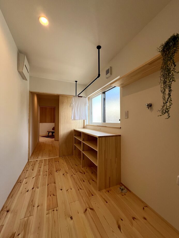 熊木建築事務所 インナーガレージのある、鎧張の平屋の建築実例画像10