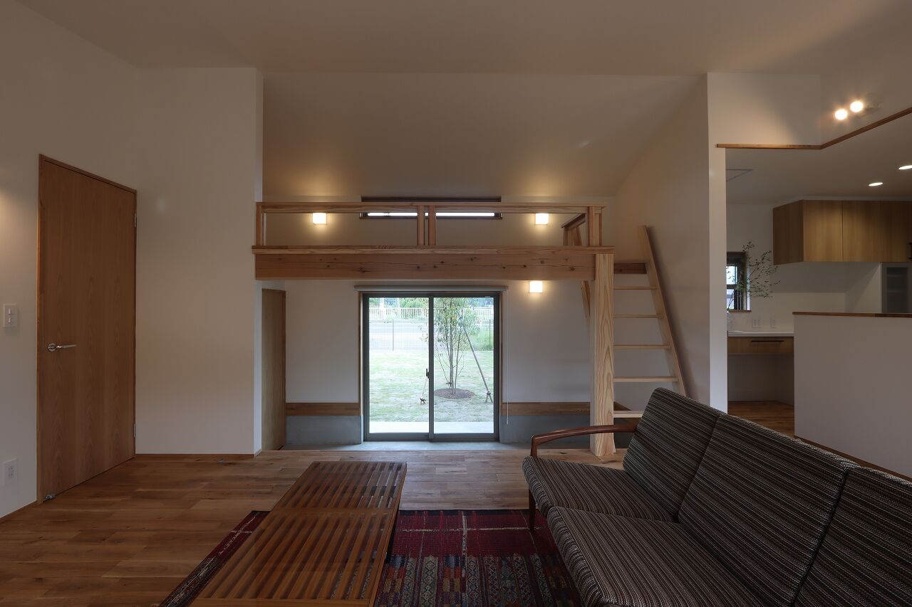 熊木建築事務所 弥彦山が見守る、のびやかな平屋の建築実例画像5