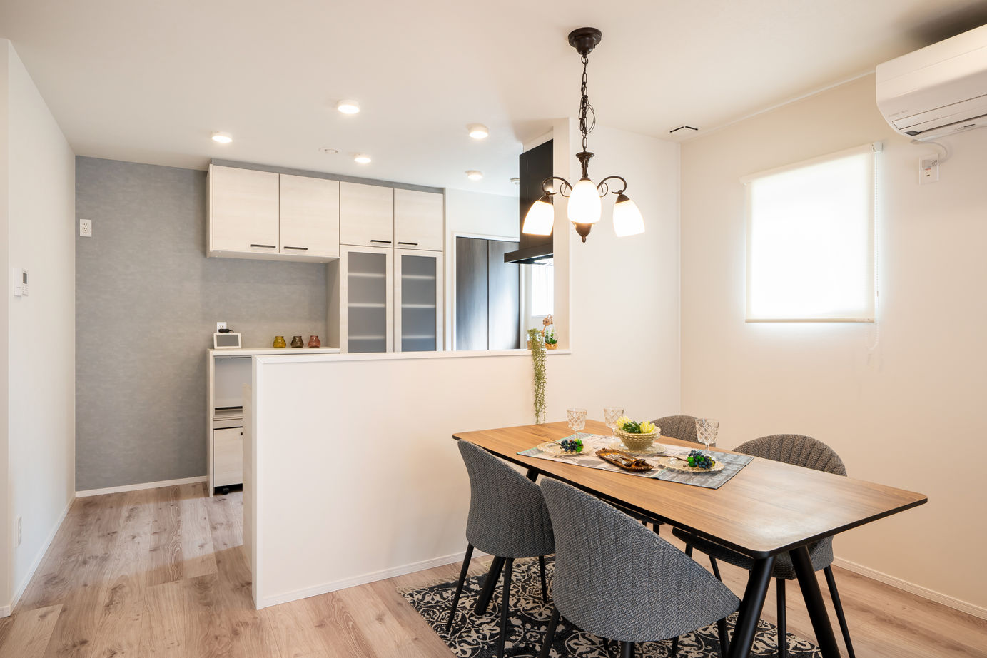 JUSTPIAHOUSE やさしい色合いや質感を活かして「大人カワイイ」を楽しむ家の建築実例画像2