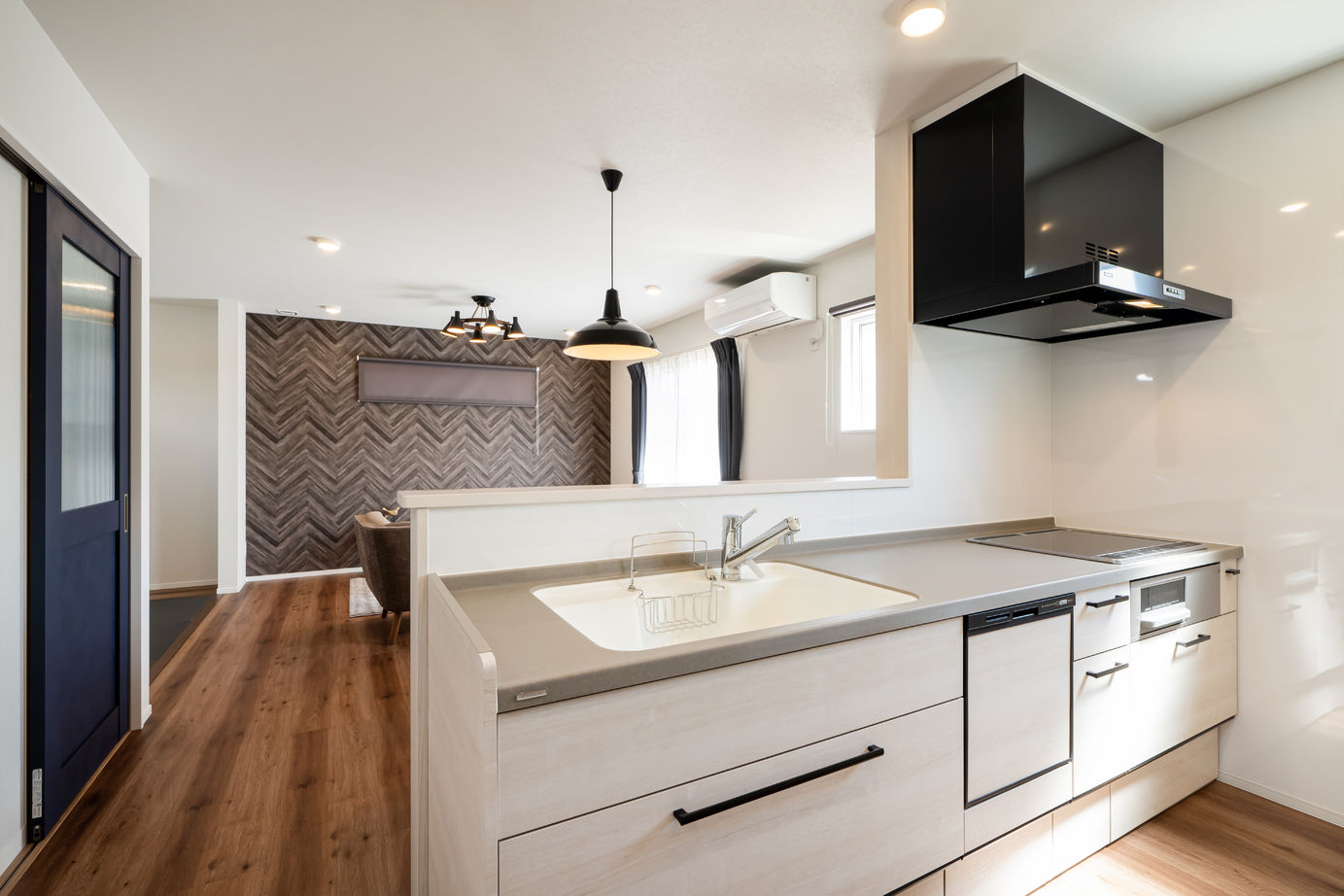 JUSTPIAHOUSE 信州の冬も暖かく暮らす！シックで落ち着きのある「大人カッコいい」家の建築実例画像6