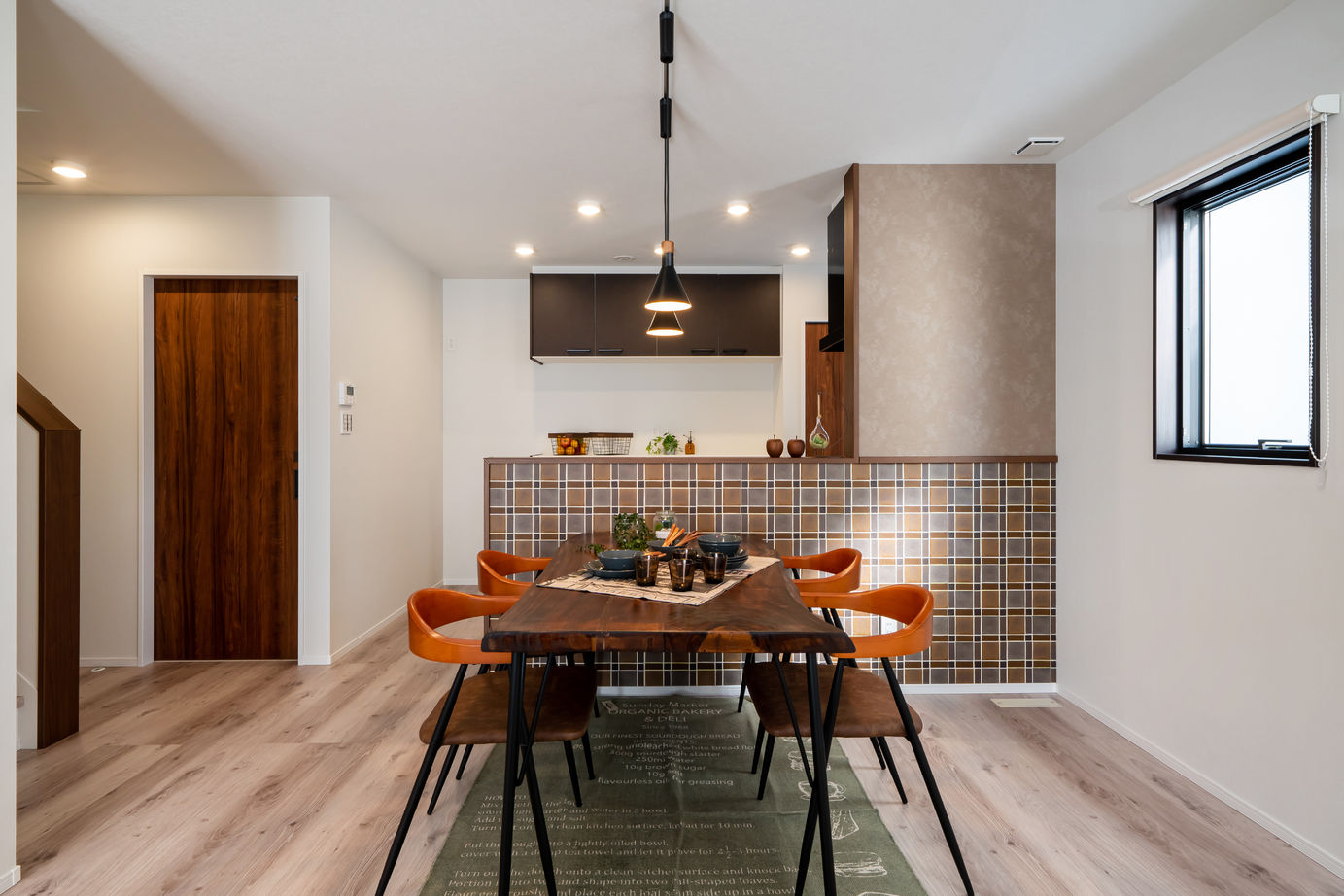 JUSTPIAHOUSE コストはとことんカットして、楽しみはとことんプラスしたい！私たち家族の「ヴィンテージスタイル」の家の建築実例画像2