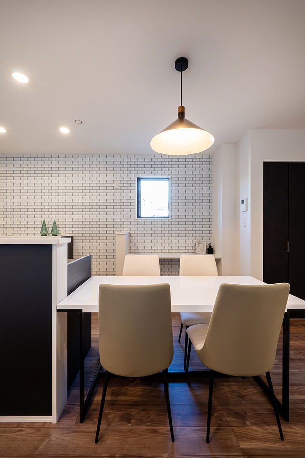 JUSTPIAHOUSE 【1500万～1999万円｜ロックスタイル｜こだわりデザイン】大人のかっこよさが光るシャープなモノトーン空間の建築実例画像3