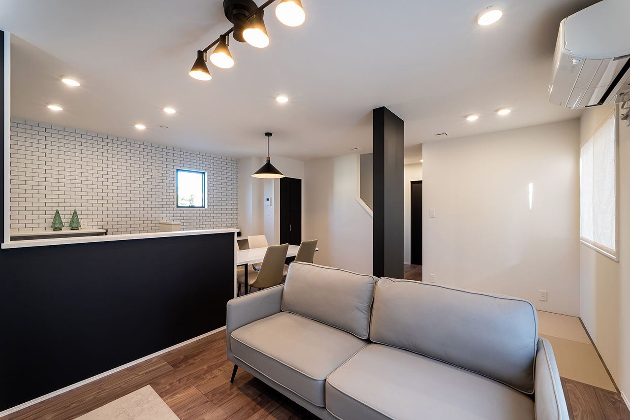 JUSTPIAHOUSE 【1500万～1999万円｜ロックスタイル｜こだわりデザイン】大人のかっこよさが光るシャープなモノトーン空間の建築実例画像4