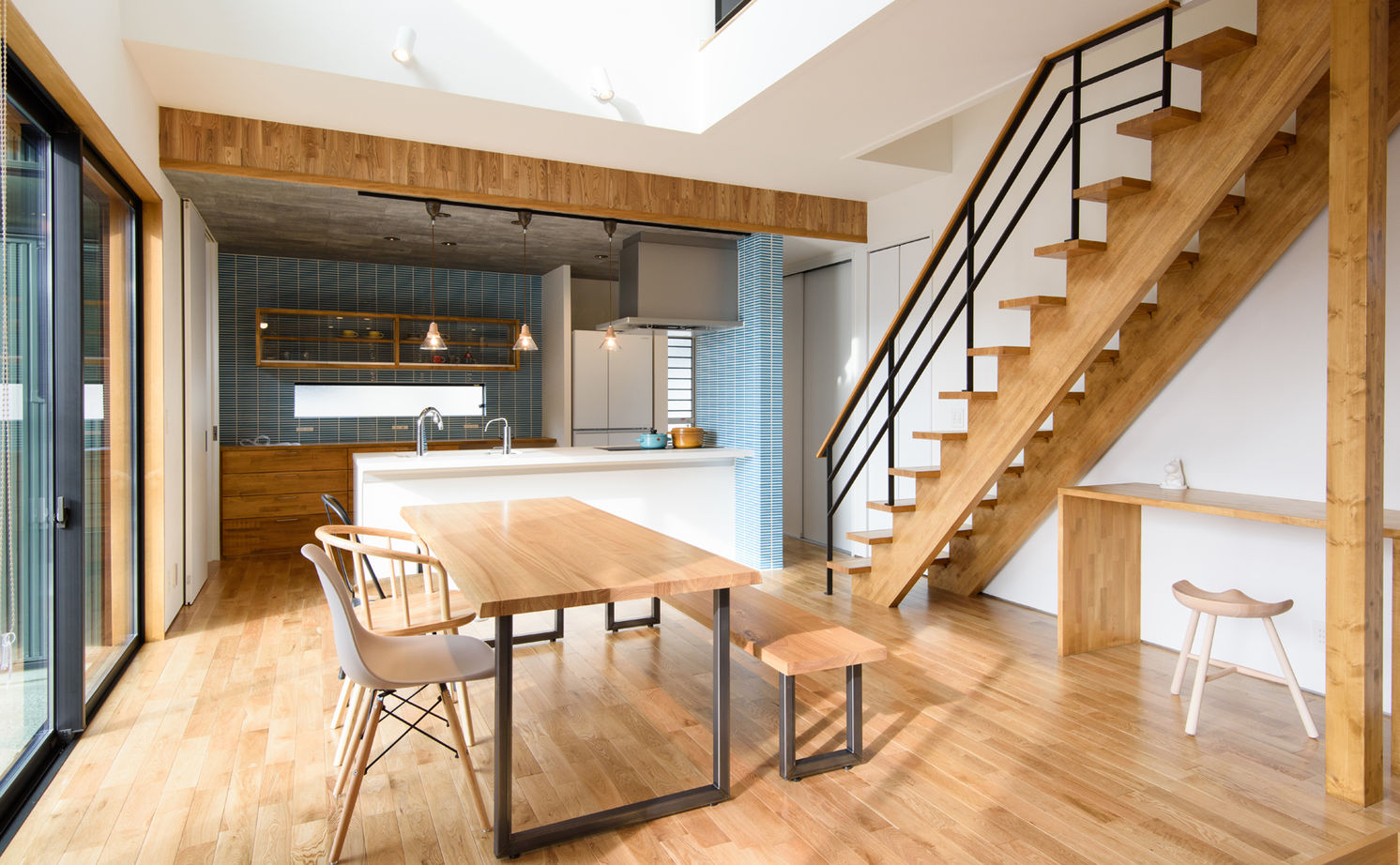 クライツ 【滋賀県大津市／2900万円】ガルバリウム鋼板×サイディングのスタイリッシュデザイン。職住一体の住まいの建築実例画像3