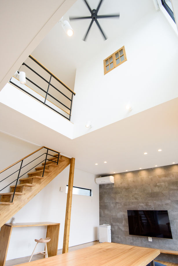 クライツ 【滋賀県大津市／2900万円】ガルバリウム鋼板×サイディングのスタイリッシュデザイン。職住一体の住まいの建築実例画像4