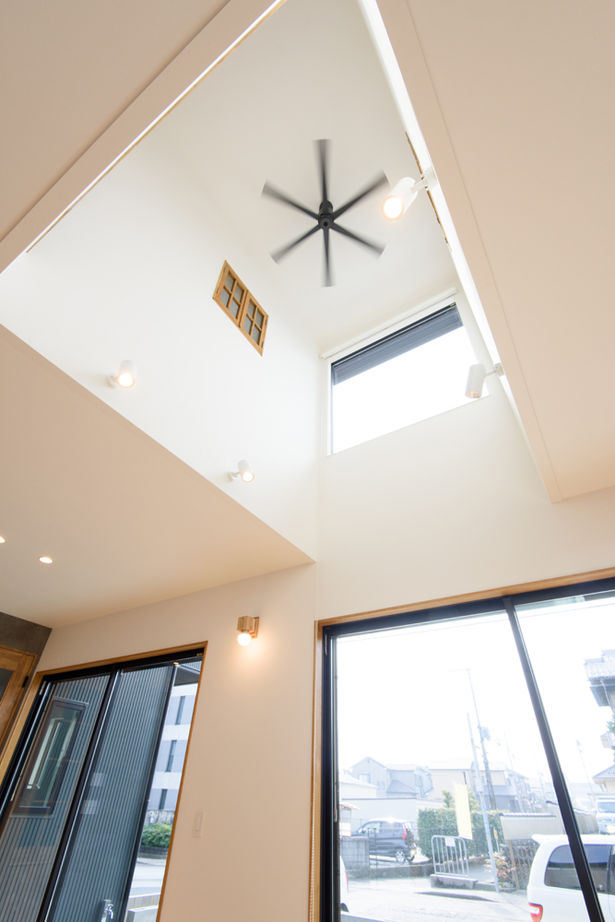 クライツ 【滋賀県大津市／2900万円】ガルバリウム鋼板×サイディングのスタイリッシュデザイン。職住一体の住まいの建築実例画像7