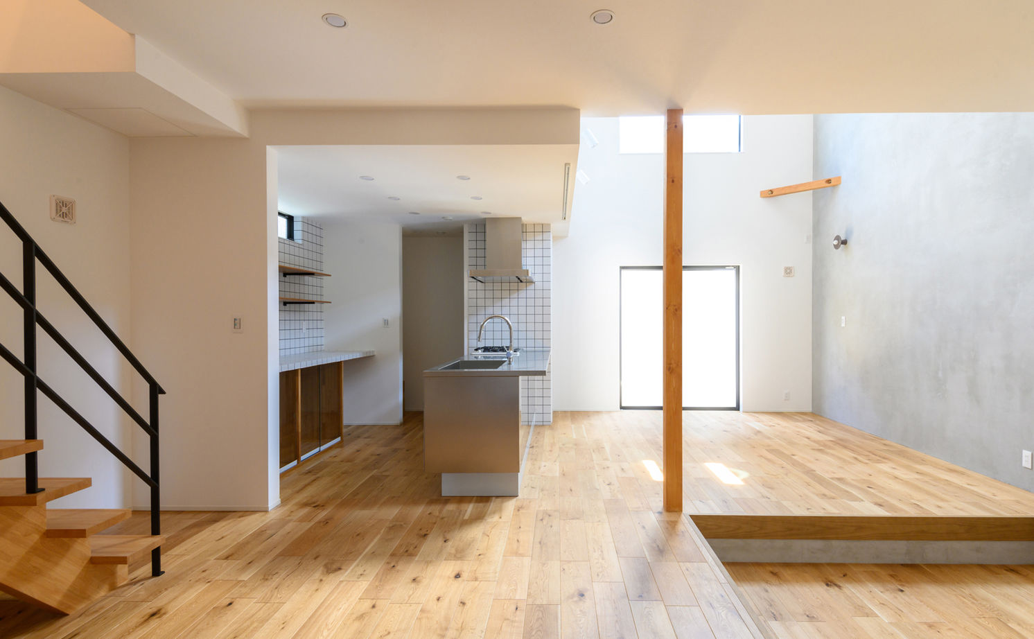 クライツ 【滋賀県大津市／2400万円】モルタル塗りのアクセントウォールが目を惹くスタイリッシュな住まいの建築実例画像