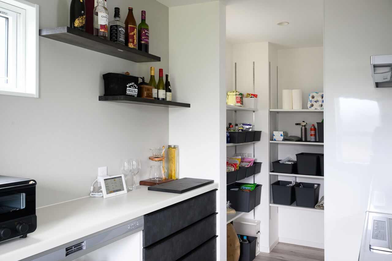 クライツ 【滋賀県／1900万円】一人一部屋のゲーミングスペースとカフェコーナー。おうち時間が充実する住まいの建築実例画像6