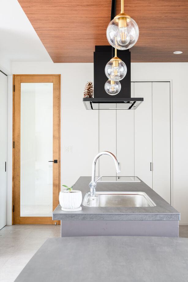 クライツ 【滋賀県大津市／2400万円】スタイリッシュな直線的デザインと木のぬくもり。収納・動線の工夫ですっきりとの建築実例画像8