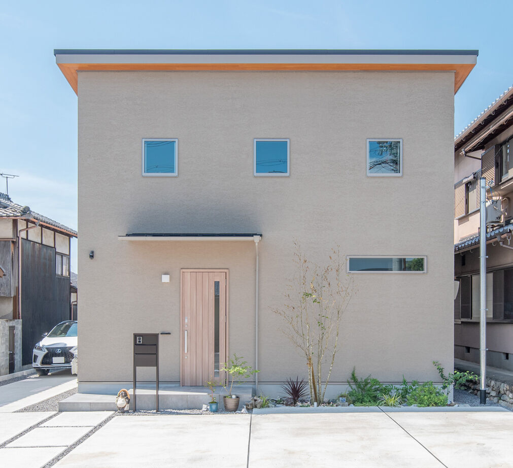 クライツ 【滋賀県大津市／3300万円】表情豊かな塗り壁と木の質感に癒される。メリハリのある空間設計で広々と暮らすの建築実例画像