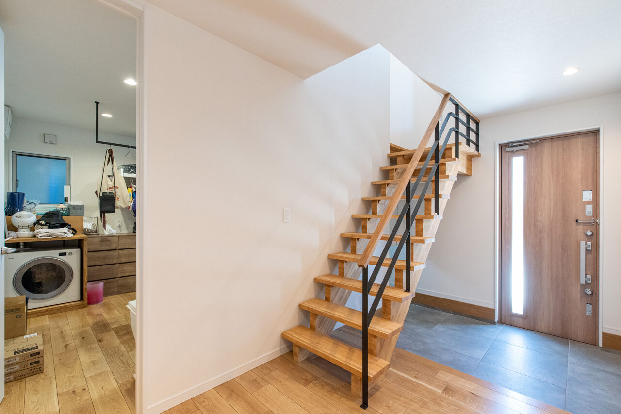 クライツ 【滋賀県大津市／3300万円】表情豊かな塗り壁と木の質感に癒される。メリハリのある空間設計で広々と暮らすの建築実例画像4