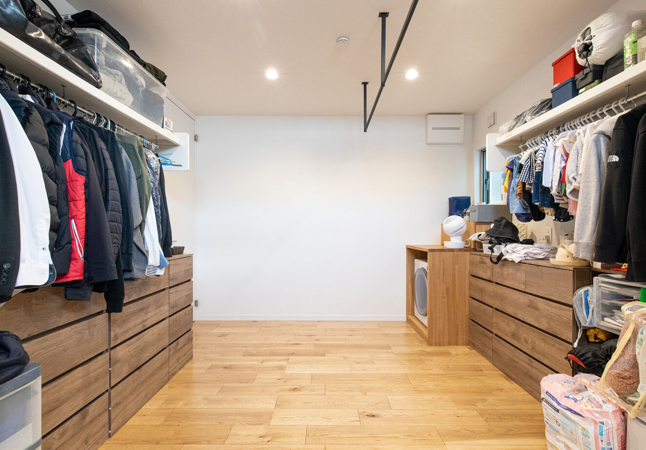 クライツ 【滋賀県大津市／3300万円】表情豊かな塗り壁と木の質感に癒される。メリハリのある空間設計で広々と暮らすの建築実例画像6