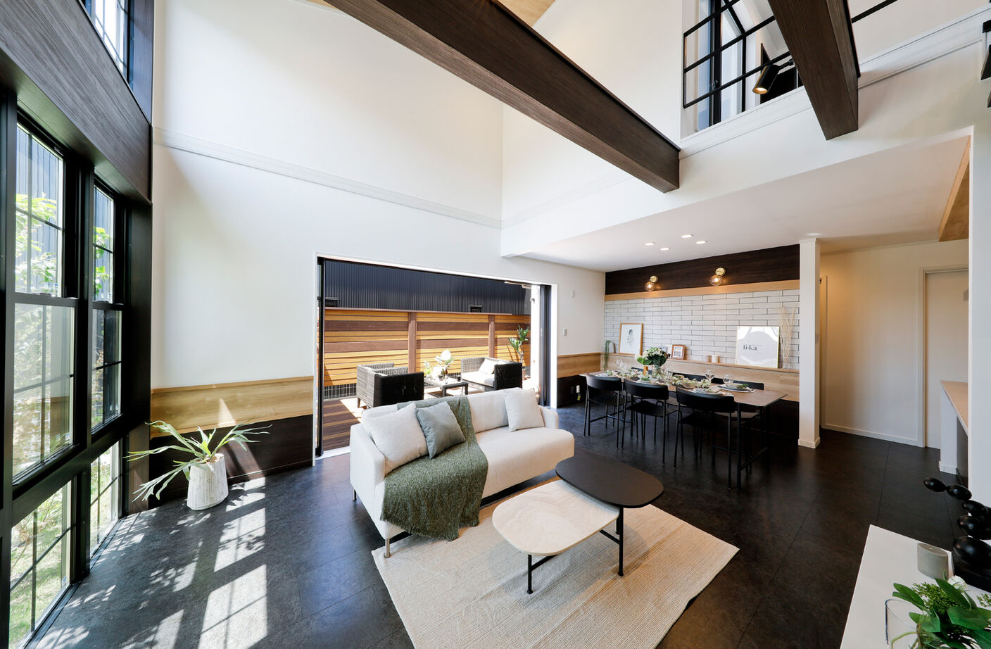 野村工務店 平屋風の風格ある外観と、ワンフロア完結の間取り。プライベート感のある大空間LDKの建築実例画像3