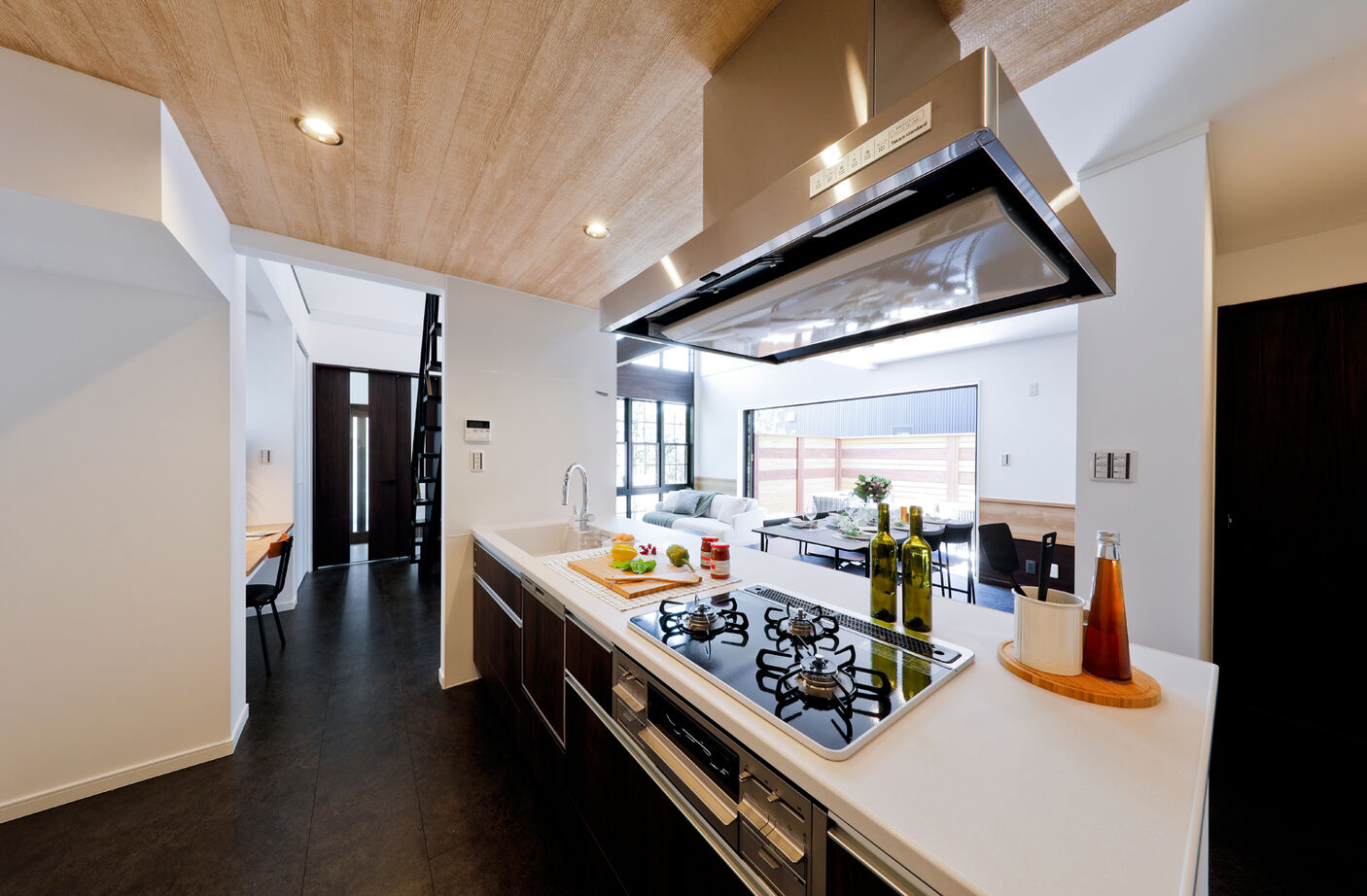 野村工務店 平屋風の風格ある外観と、ワンフロア完結の間取り。プライベート感のある大空間LDKの建築実例画像11