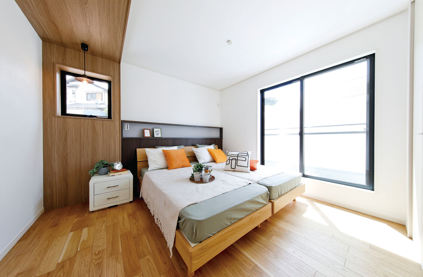 野村工務店 吹抜けのLDK+アウトドアリビングデッキで30畳を超える大空間。高台の開放感を満喫する家の建築実例画像15