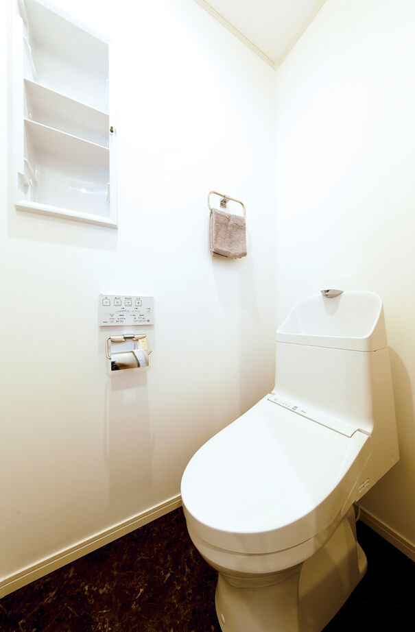 野村工務店 吹抜けのLDK+アウトドアリビングデッキで30畳を超える大空間。高台の開放感を満喫する家の建築実例画像20