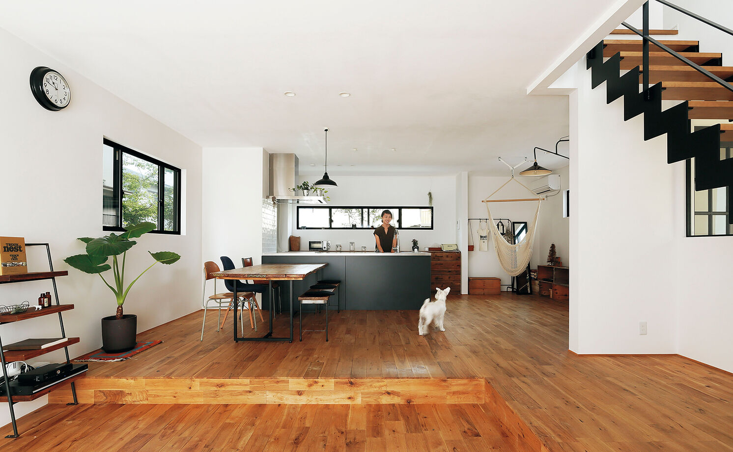 野村工務店 大好きなインテリアに囲まれた約28畳のLDKで、子どもや愛犬と過ごす豊かな家時間の建築実例画像2