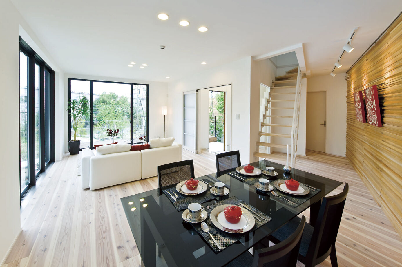 野村工務店 日常を非日常に。豊かな木々に囲まれ、プライベート感あふれる別荘のような家でゆったりリラックスの建築実例画像2