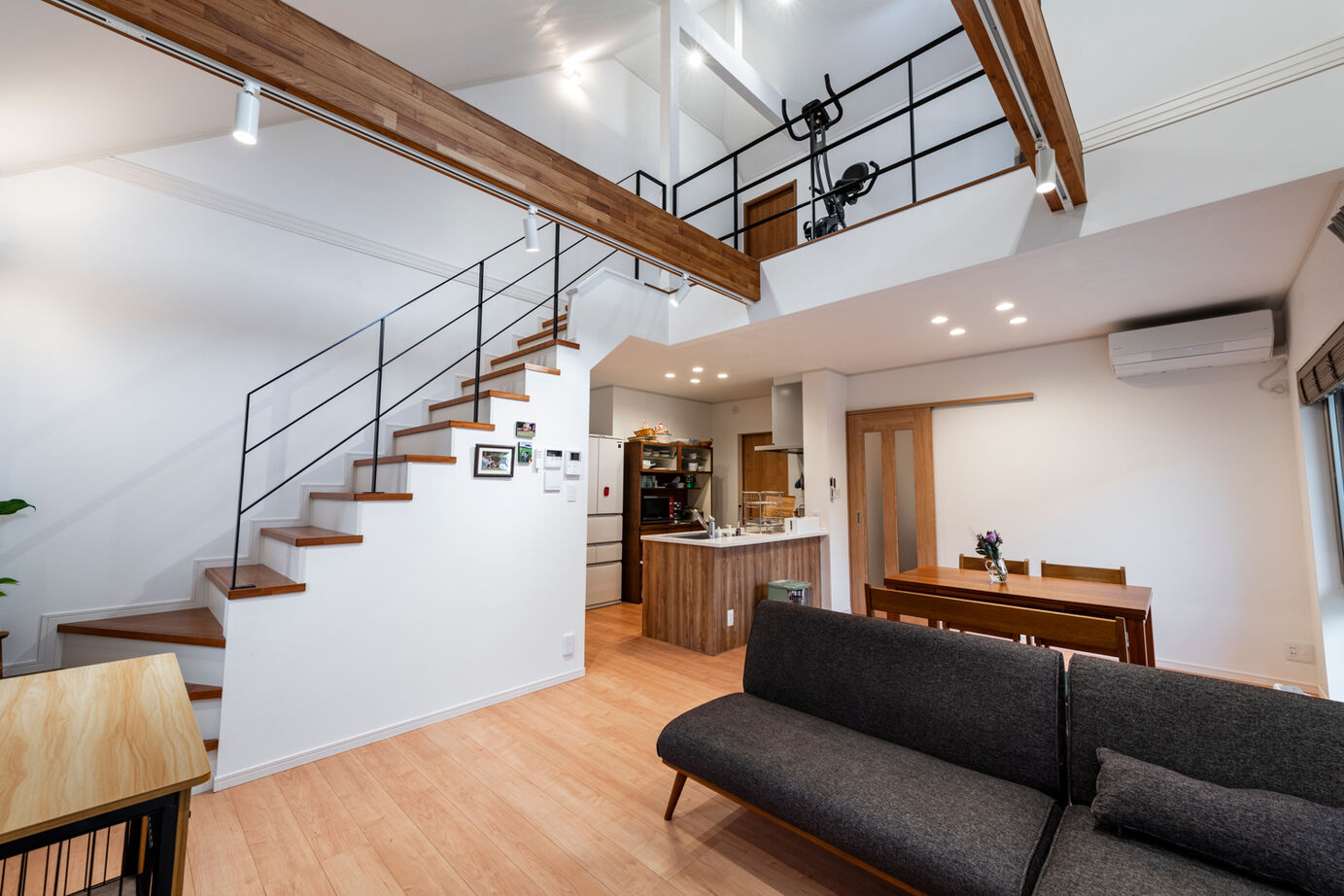 野村工務店 平屋感覚の住み心地で今も将来も安心！キャンプ好きのご家族が愛犬と暮らす、ドッグランのある家の建築実例画像3