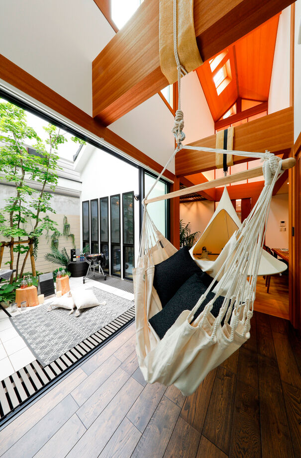 野村工務店 「光の回廊」や「中庭」を設計。都心の北西だけに開けた土地に建つ、たっぷりの光を取り込む家の建築実例画像5