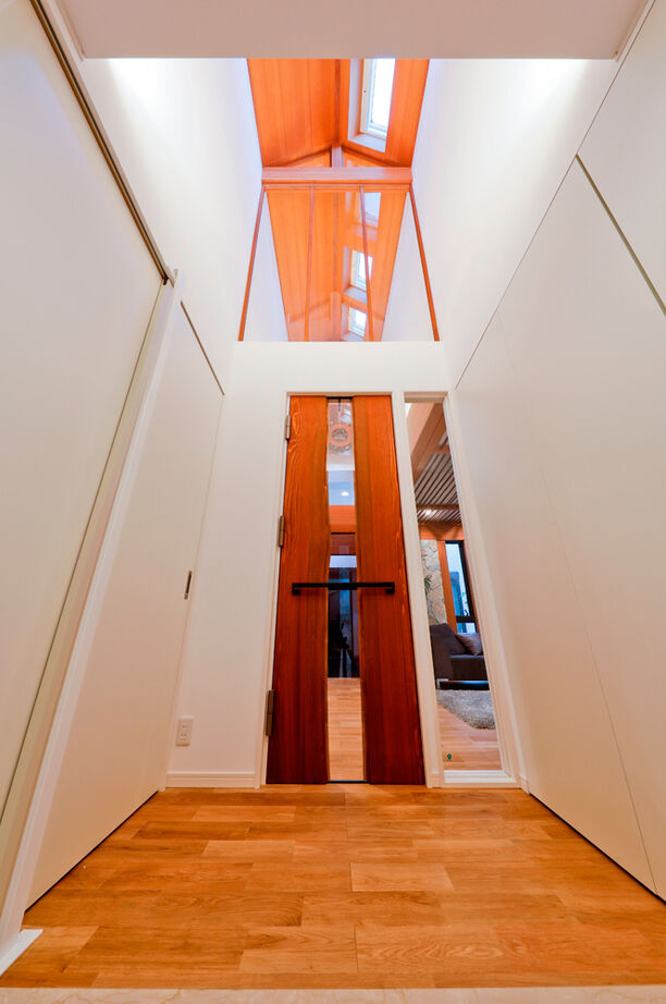 野村工務店 「光の回廊」や「中庭」を設計。都心の北西だけに開けた土地に建つ、たっぷりの光を取り込む家の建築実例画像12