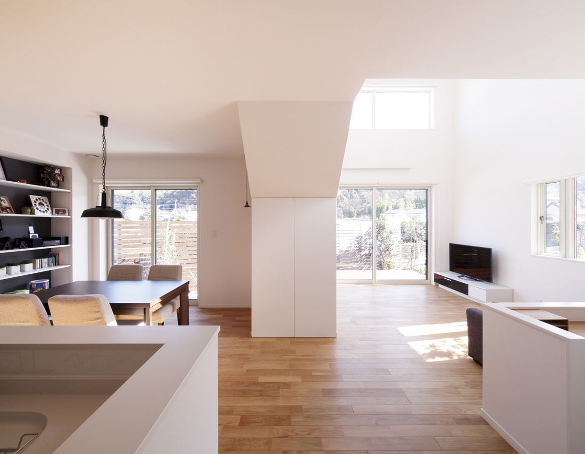 ディー・アンド・エイチ 【吹抜け/ウッドデッキ/高気密高断熱】家中どこにいても明るい！吹き抜けは開放感も倍増するの建築実例画像2