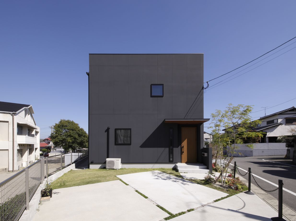 ディー・アンド・エイチ 【福岡/吹抜け/高気密高断熱/家事スペース】憧れのアイランドキッチン　寒さを感じない外断熱の家の建築実例画像