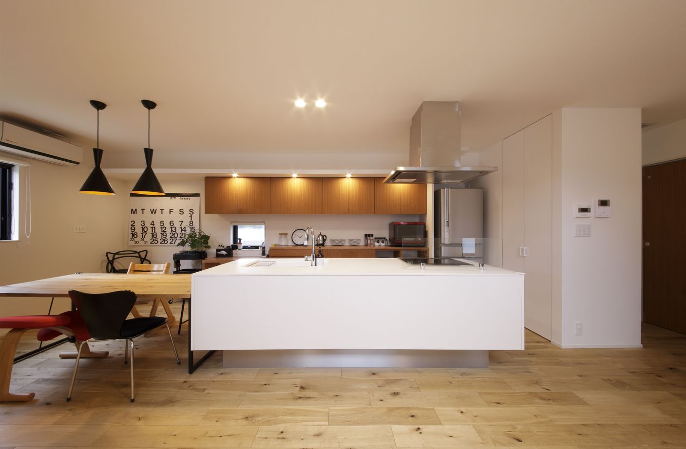 ディー・アンド・エイチ 【福岡/吹抜け/高気密高断熱/家事スペース】憧れのアイランドキッチン　寒さを感じない外断熱の家の建築実例画像3