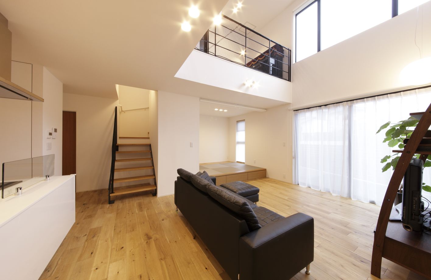 ディー・アンド・エイチ 【福岡/吹抜け/高気密高断熱/家事スペース】憧れのアイランドキッチン　寒さを感じない外断熱の家の建築実例画像5